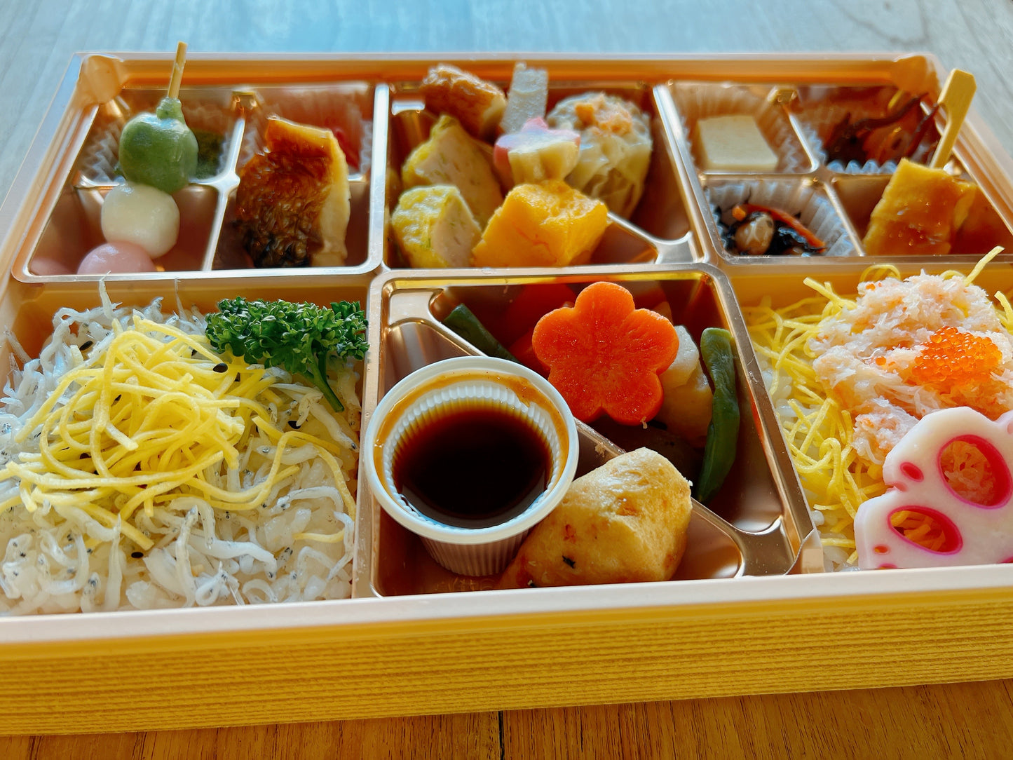 蟹ほぐしご飯・しらす錦糸ご飯と金沢づくし