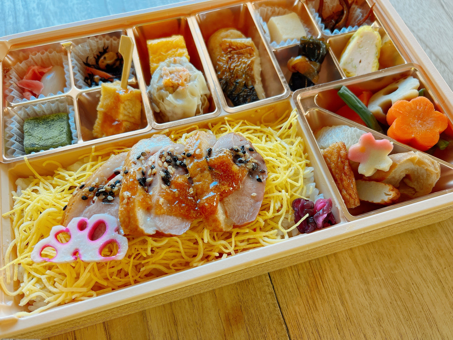 鴨肉餡の錦糸ごはんと金沢のおかずちょっとづつ