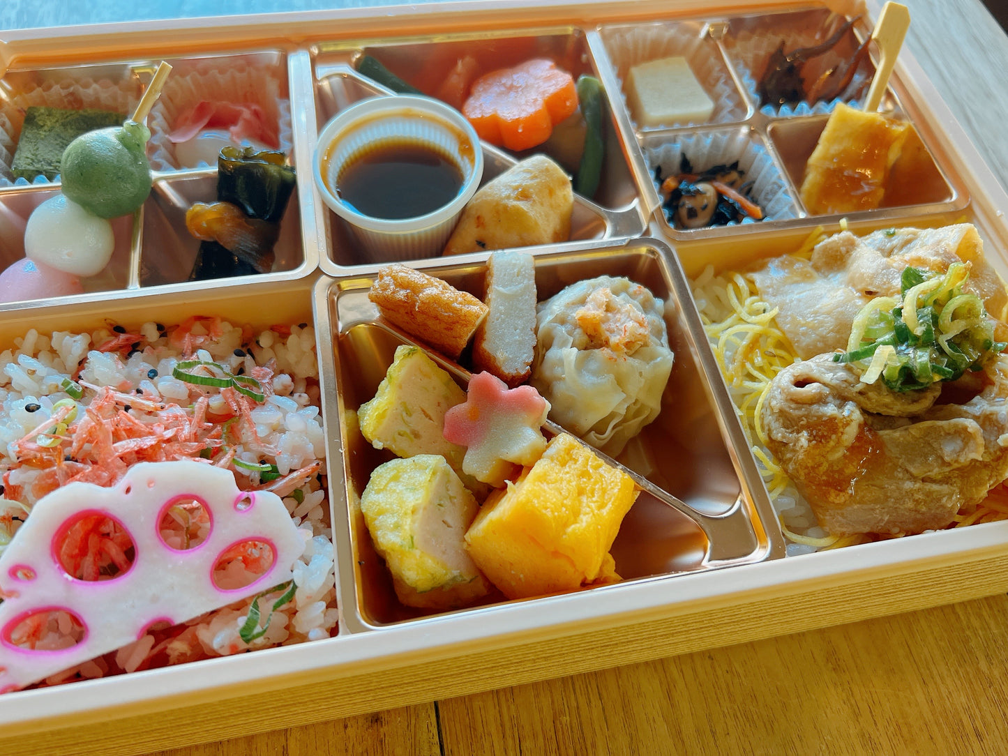 蟹シューマイ・桜海老の混ぜごはんと豚肉とろみ丼