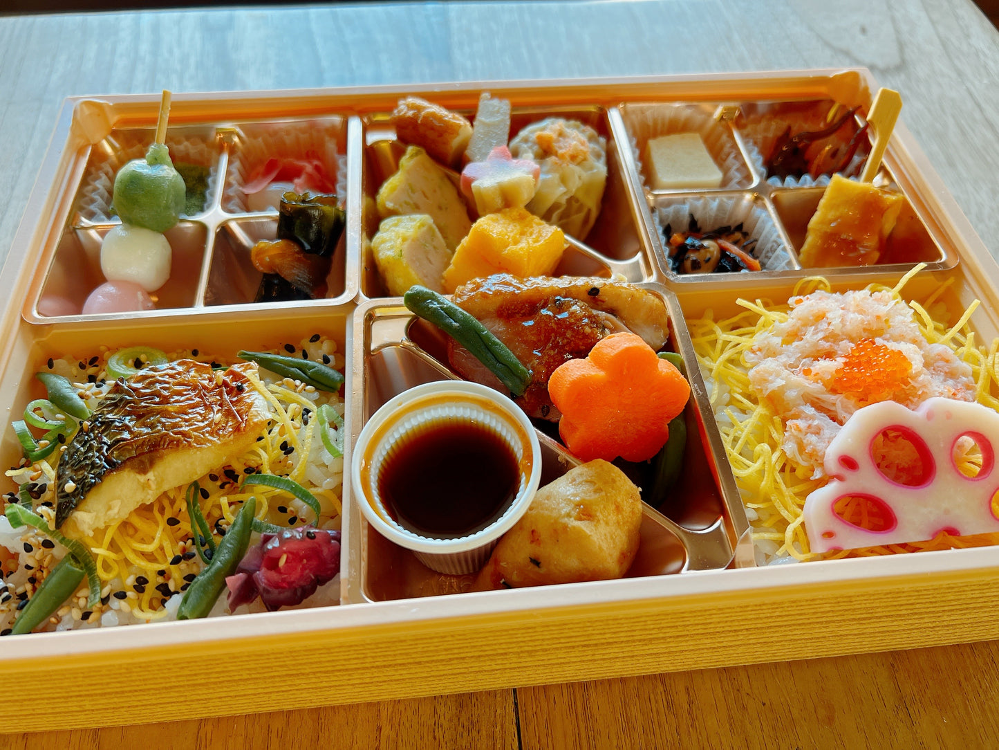 蟹ほぐしご飯・しらす錦糸ごはんと金沢づくし