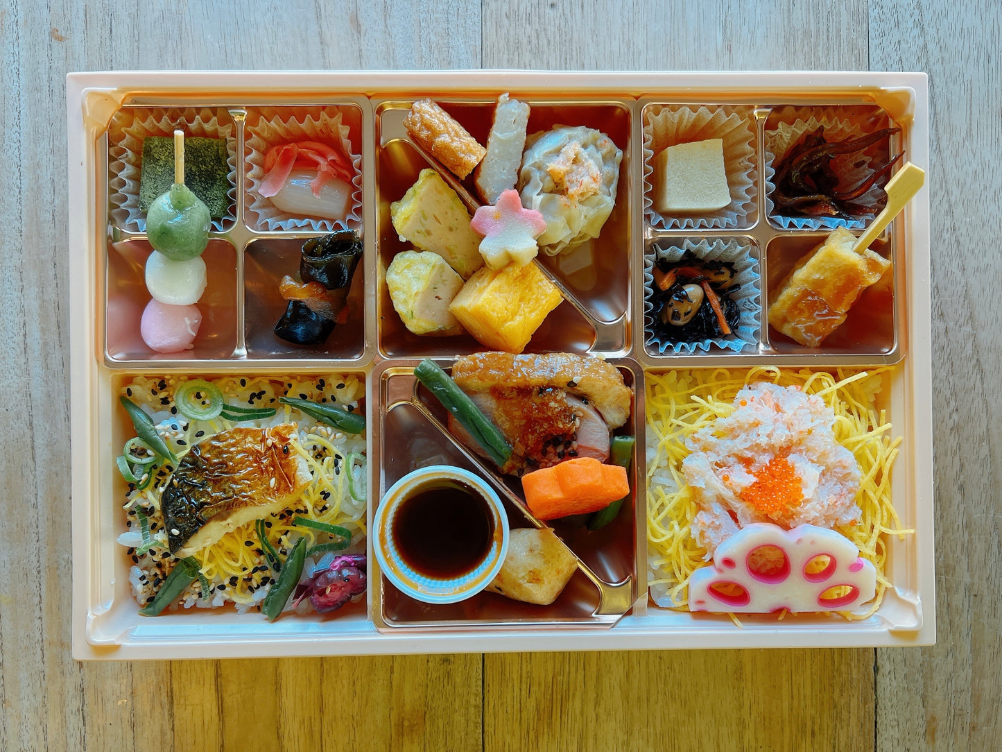 蟹ほぐしご飯・鯖ちらしご飯と金沢づくし